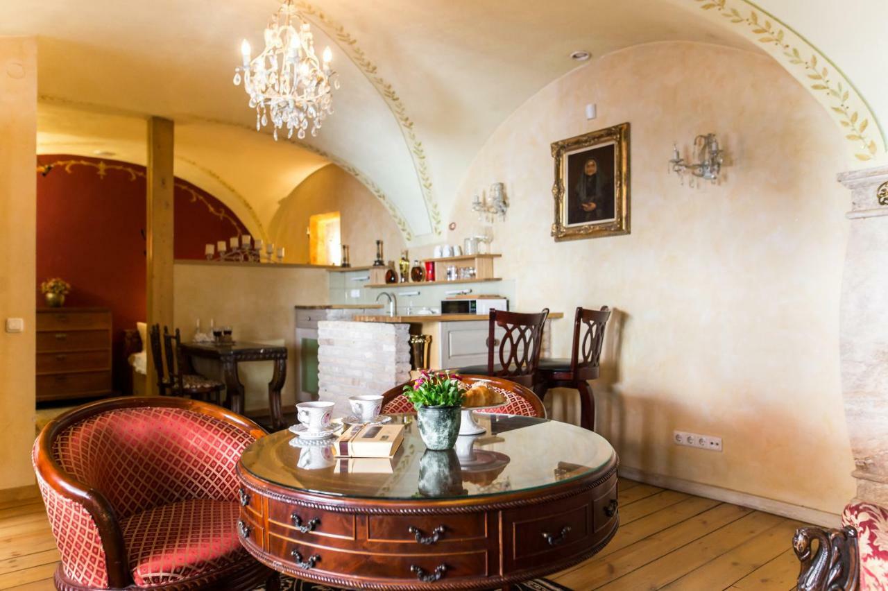Ferienwohnung Antique Old Town Studio By Urban Rent Wilna Exterior foto